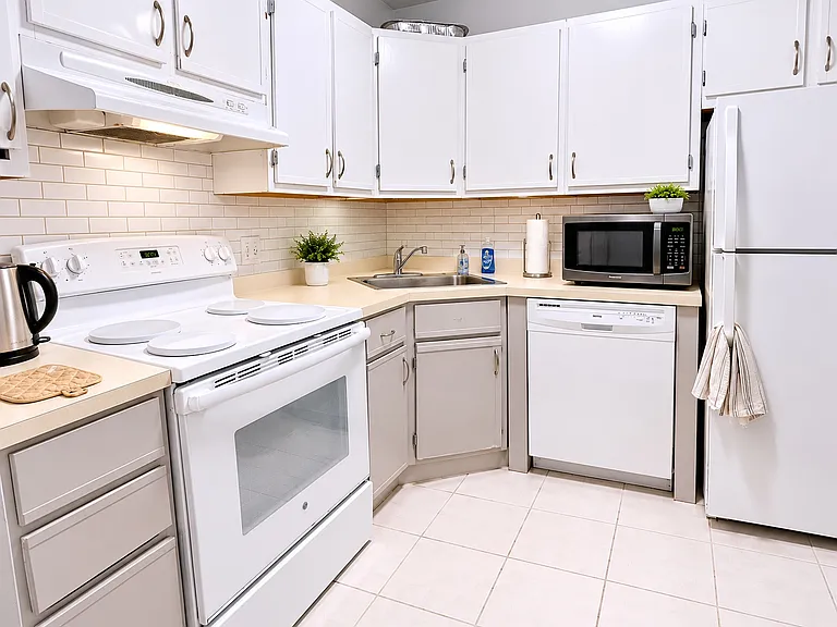 366 Quincy Ave #202 — Photo 4