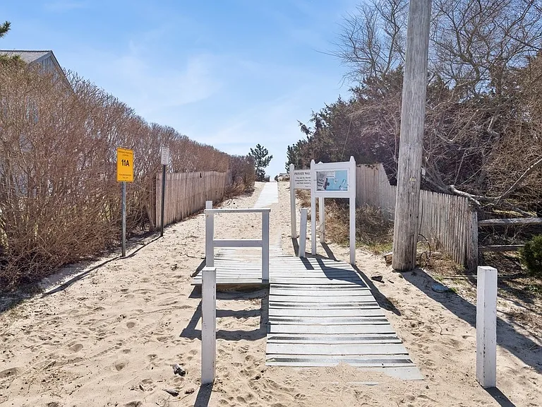 62 Gardiner Dr — Photo 19