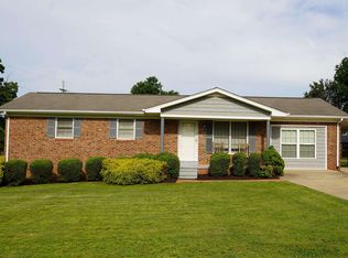 1303 Barnes St, Tuscumbia, AL 35674