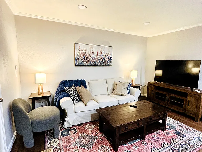 1712 W Main St #5 — Photo 1