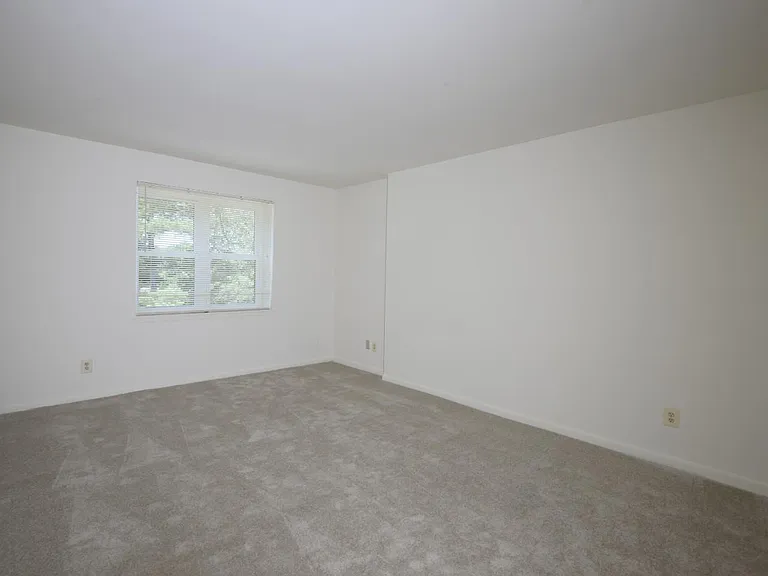 Charlesgate Apartments — Photo 9