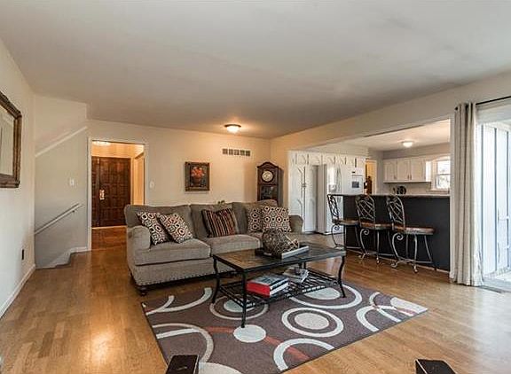 5th image of 7625 Sterling Ave