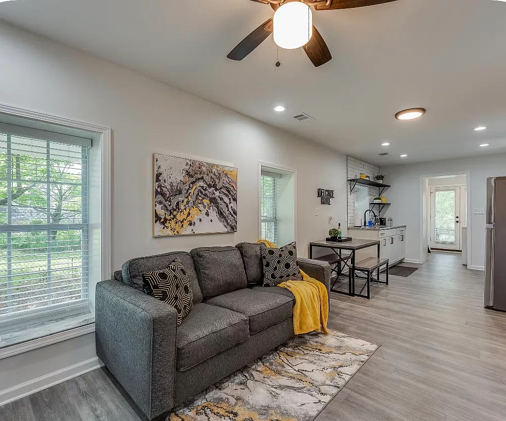 3 bed, 1400 sqft, $1,900 — Photo 4