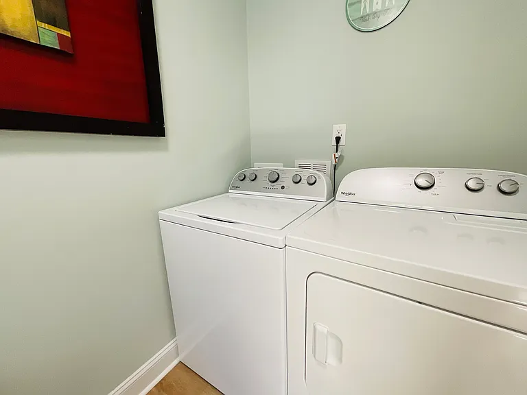 363 Elmwood Dr — Photo 11