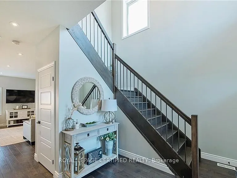 940 Reeves Ave — Photo 5