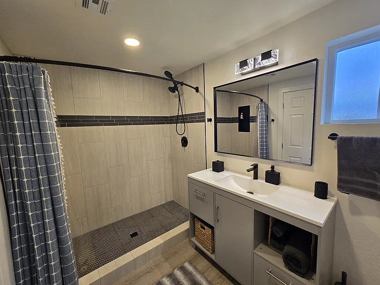 1522 E Edgemont Ave — Photo 11