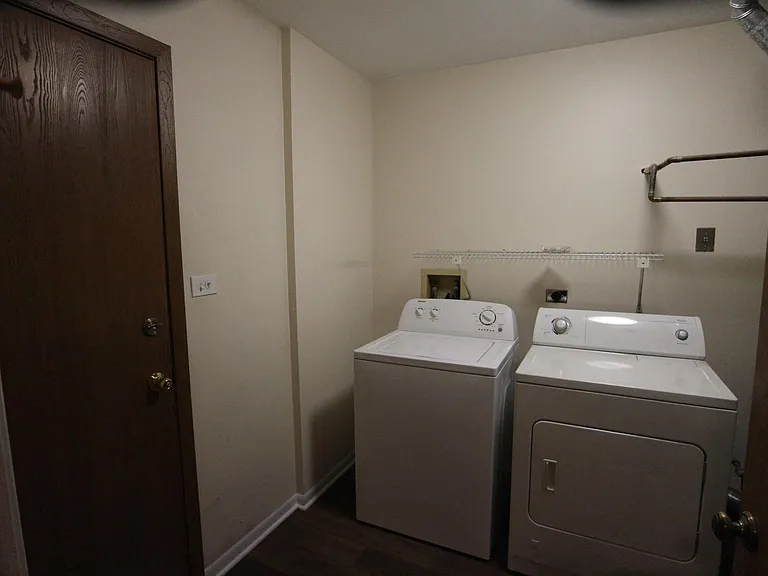 Mud Room with w/d.