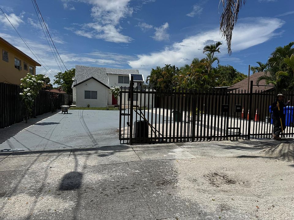 1st image of 1129 SW 10th St #1