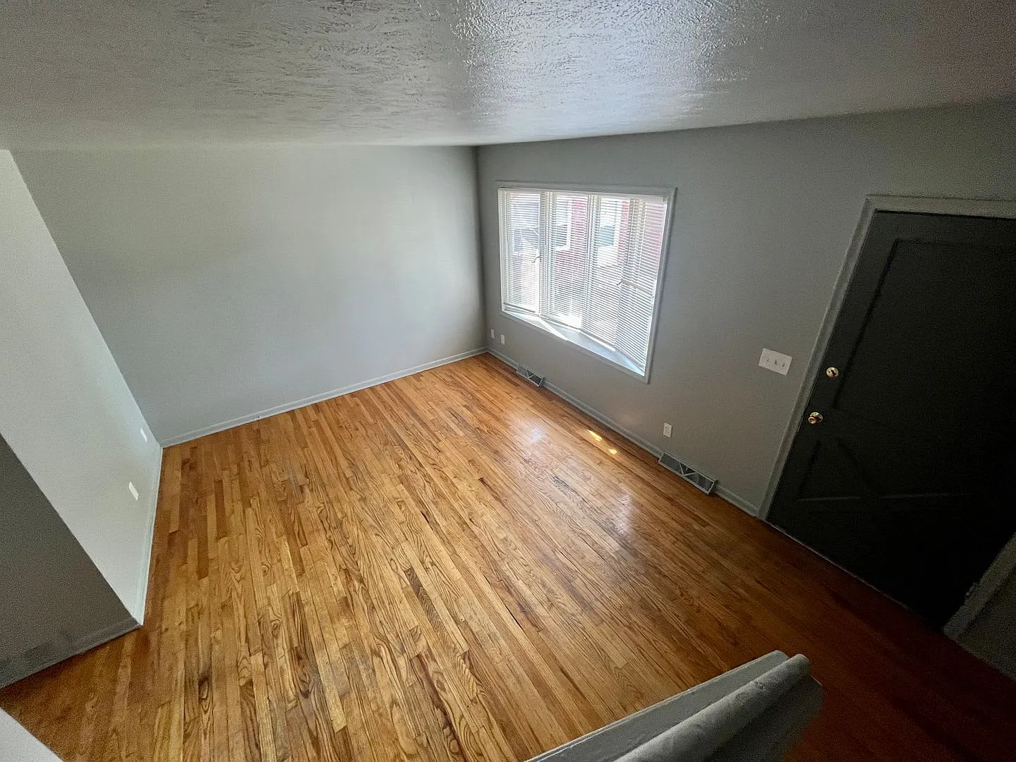 Redman Avenue 4484 — Photo 4