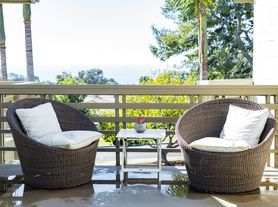 Lunada Bay Apartments, Downstairs