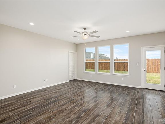3rd image of 13728 Belle Ct