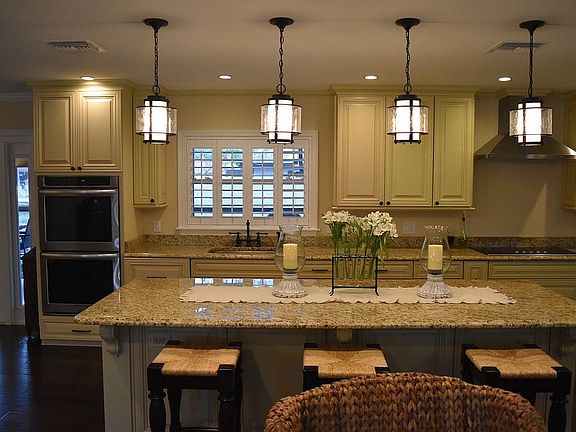 5th image of 3950 Fontainebleau Dr