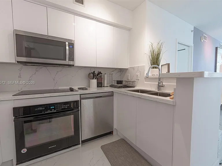 335 Biscayne Blvd #1600 — Photo 5