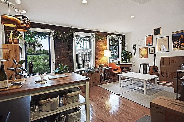 1st image of 166 Vernon Ave #3A
