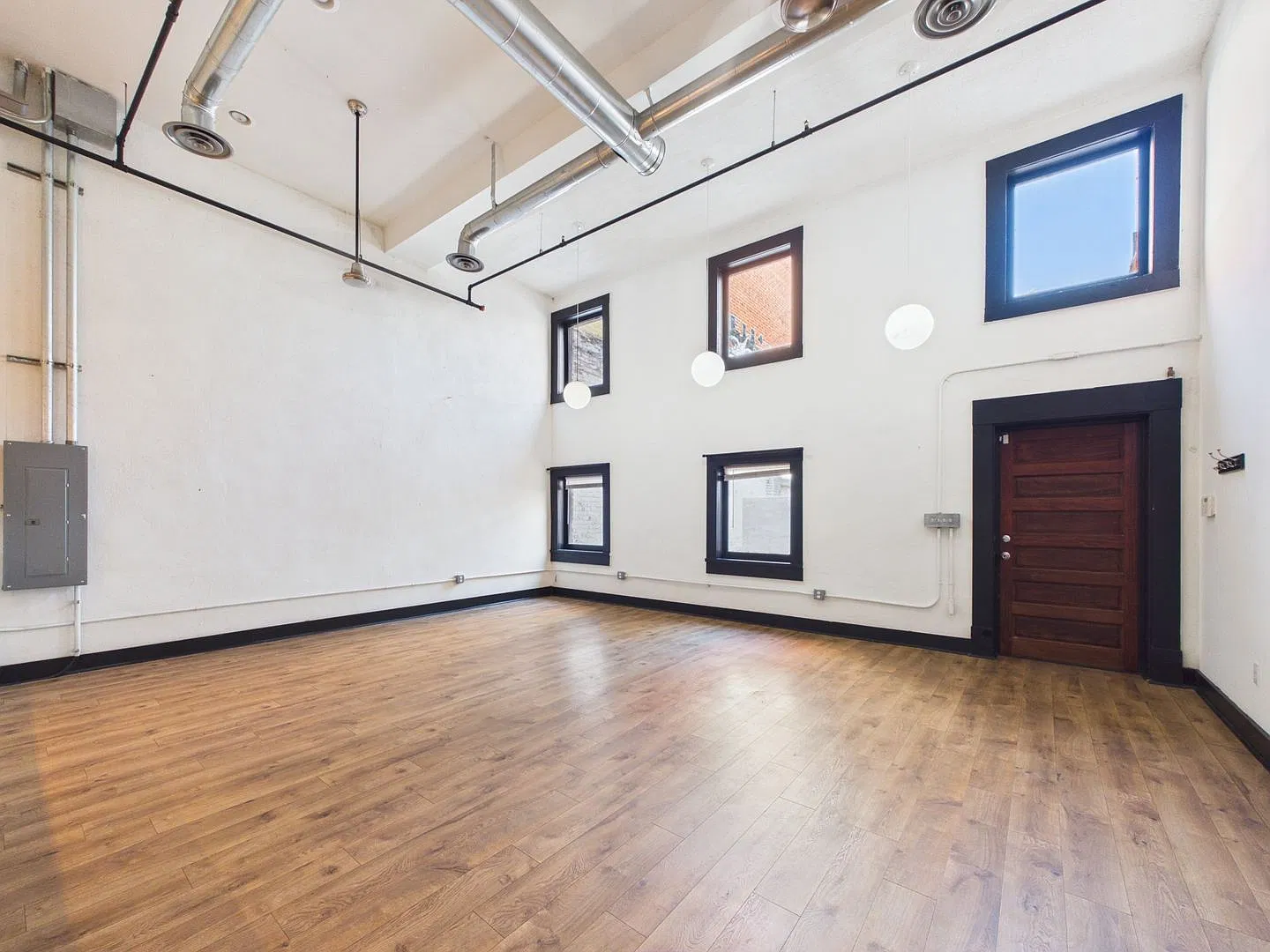 2 bed, 2.0 bath, 1200 sqft, $1,985 — Photo 2