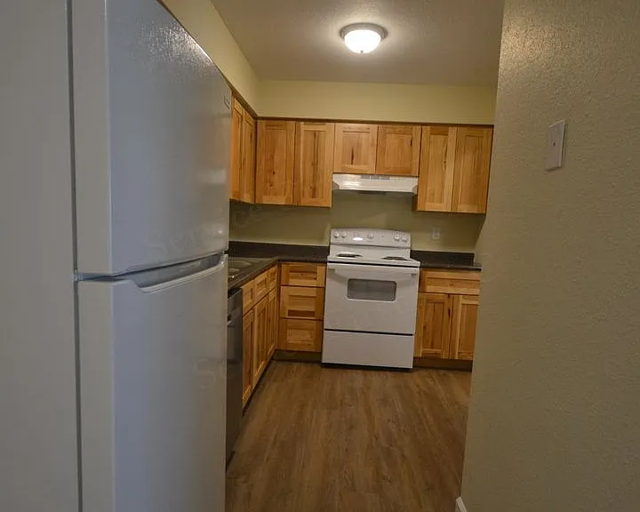 616 Evergreen St — Photo 5