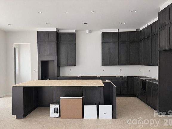 4th image of 25 Emory Paige Rd