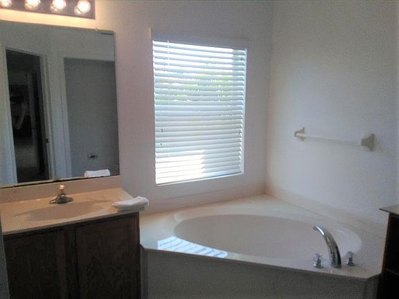 5th image of 2744 Starview Ave