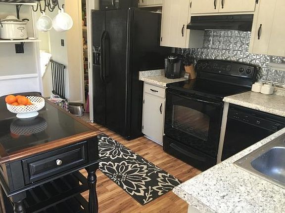 3rd image of 89 Deborah Dr