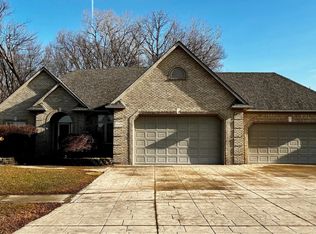 48498 Beacon Square Dr, Macomb, MI 48044