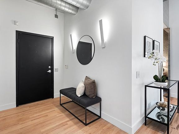 5th image of 850 W Adams St APT 4A