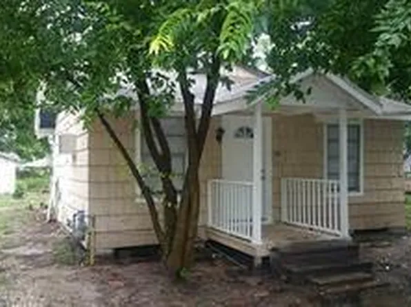 408 1/2 Robert Ln, Houston, TX 77009