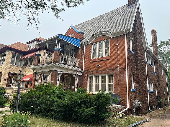 3rd image of 3280 Fullerton St
