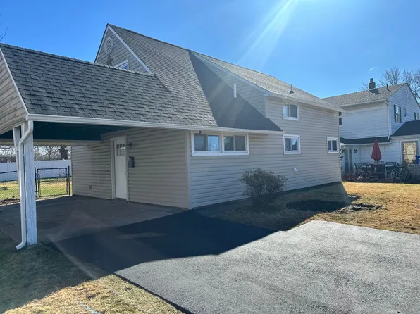 18 Nestingrock Ln, Levittown, PA 19054