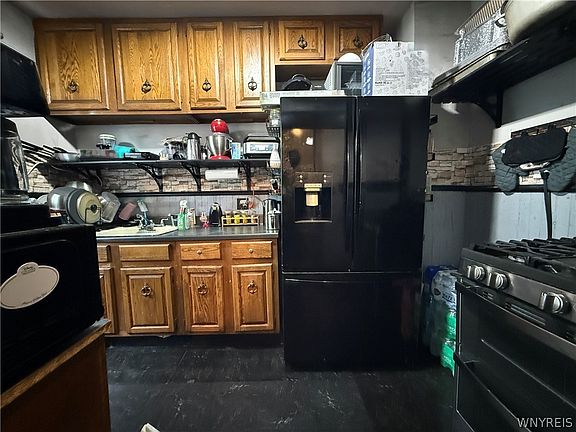 5th image of 114 Newfield St