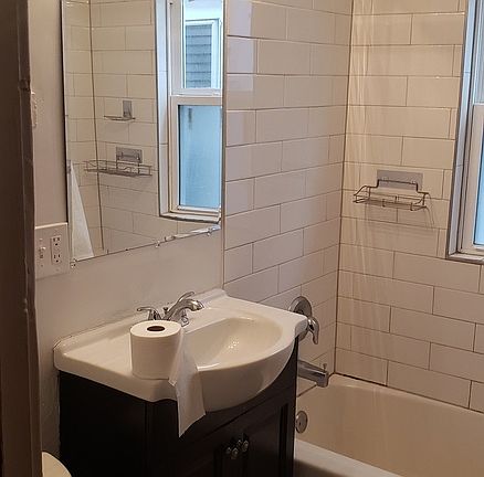 3rd image of 3331 N Oakland Ave #3331