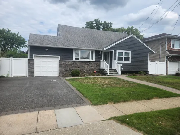 701 Hilda St, Bellmore, NY 11710
