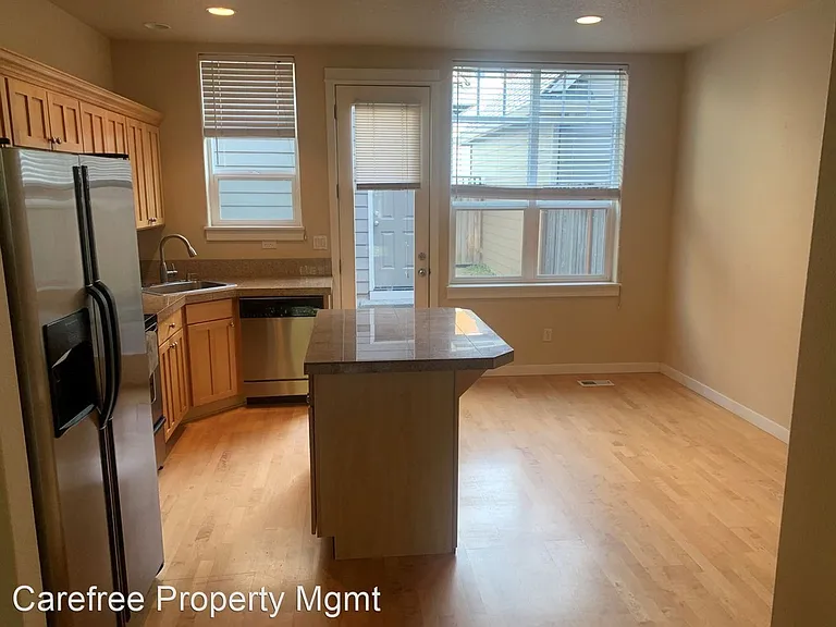 8628 SE 9th Ave #12 — Photo 6