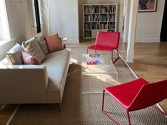 Entry sitting area
