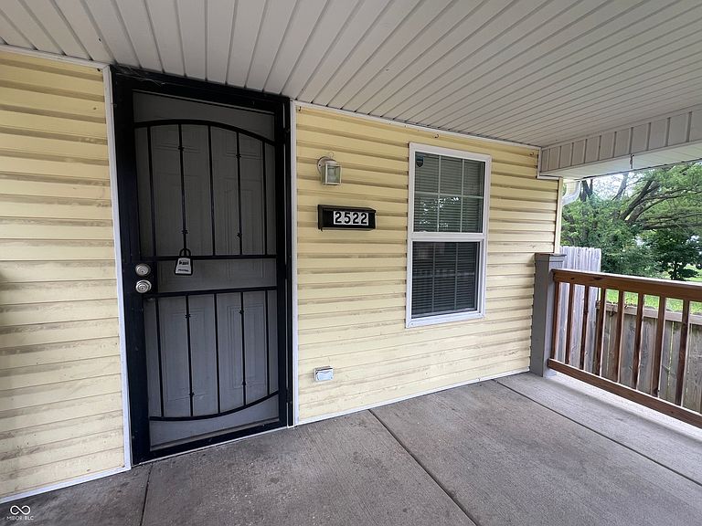 Listing photo 3