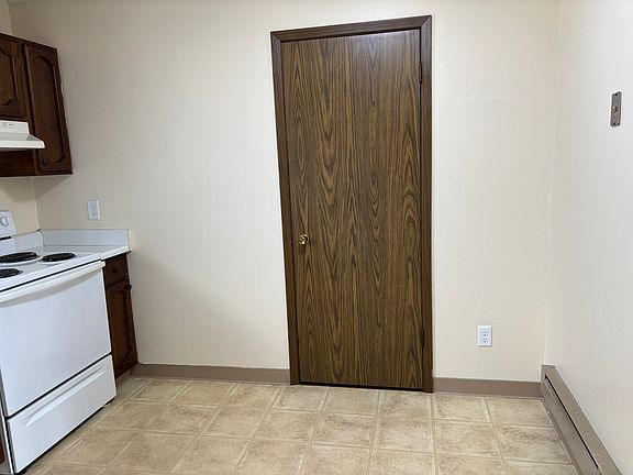 4th image of 240 S Chestnut St #3