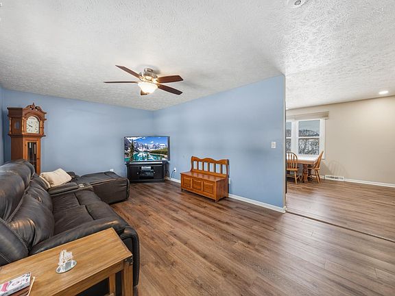 4th image of 12518 Darrow Rd