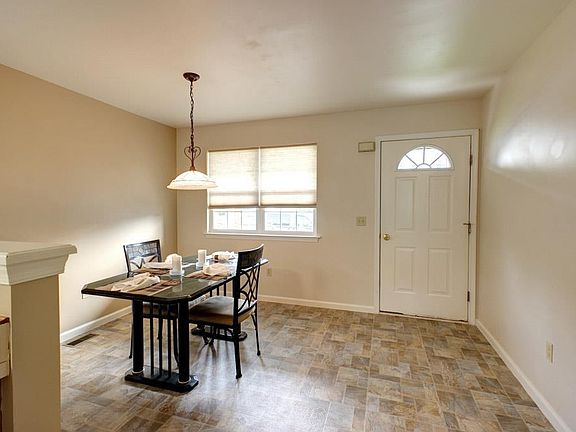 3rd image of 120 Jeffrey Ln