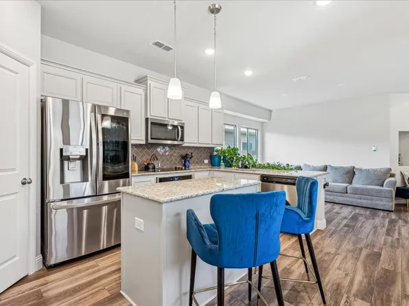 920 Cricket St, Aubrey, TX 76227