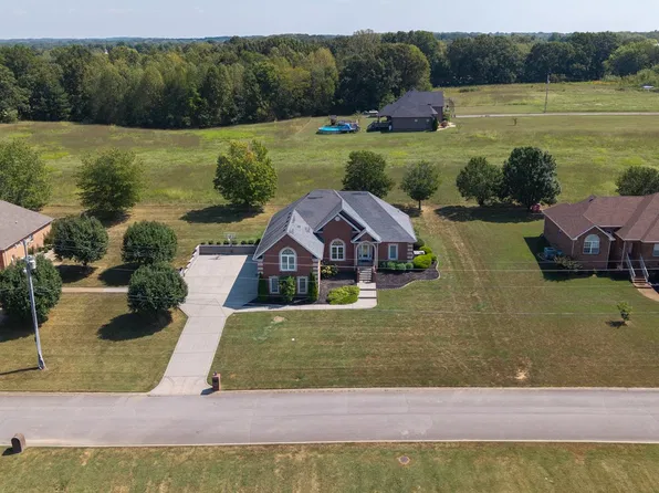 1015 Fairways Dr, Greenbrier, TN 37073