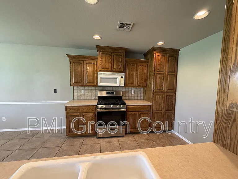 11211 S 280th East Ave — Photo 7