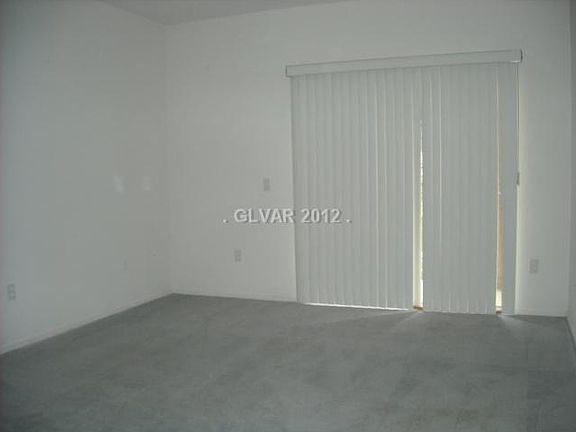 3rd image of 2110 N Los Feliz St #1080