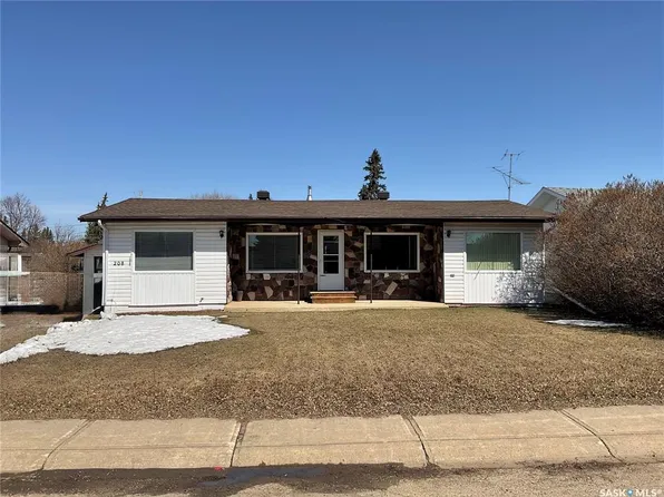 208 5TH STREET S, Wakaw, SK S0K 4P0