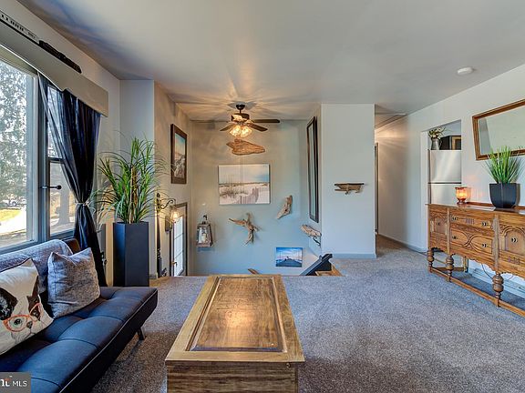 3rd image of 101 Woodview Ln