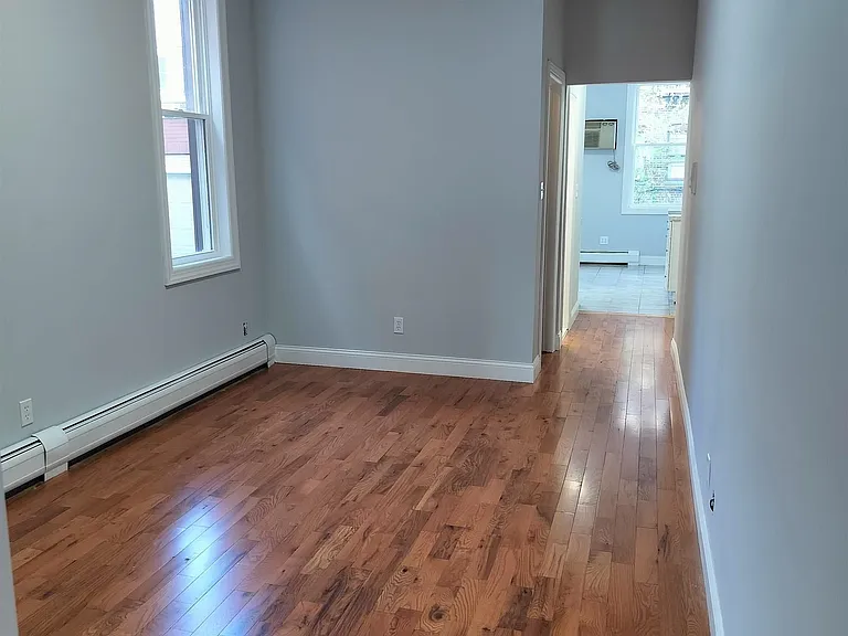 352 New York Ave #1/1L — Photo 4