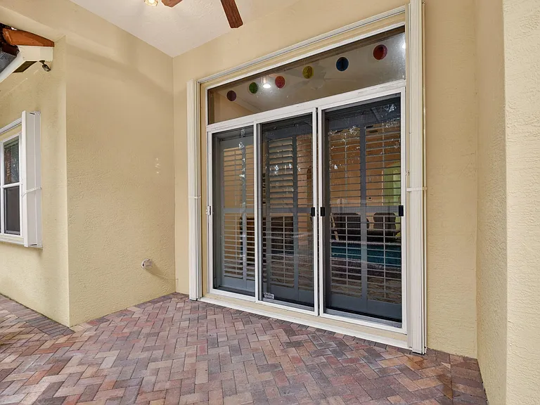 10247 Isle Wynd Ct — Photo 17