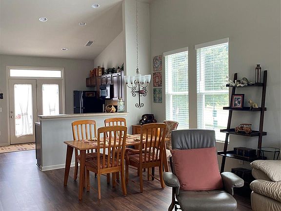 3rd image of 100 N Ferncliff Dr
