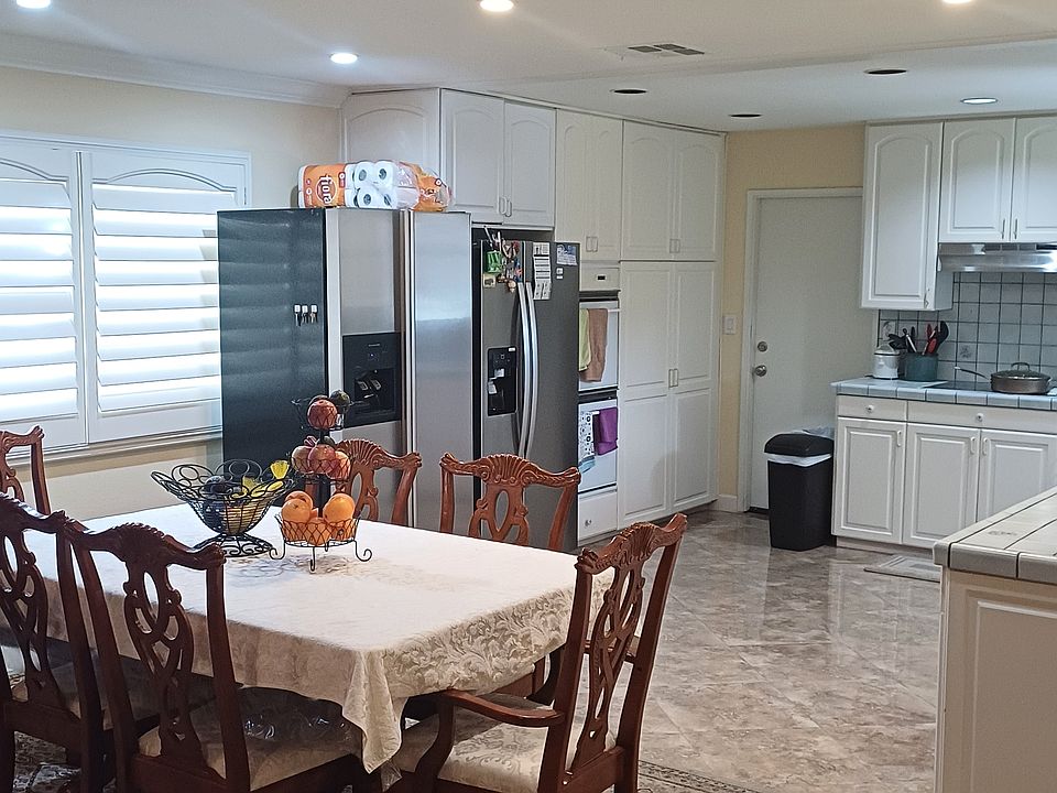 1st image of 5851 Richmond Ave #2