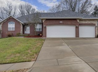 2660 W Nottingham St, Springfield, MO 65810