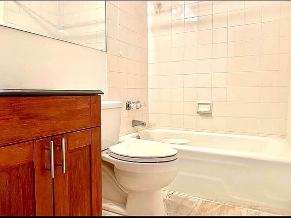 4th image of 370 W 30th St APT 6C
