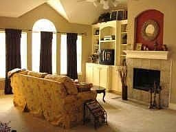 2nd image of 104 W Echo Ave